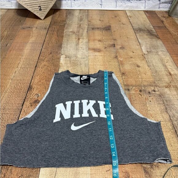 Nike cropped raw cut off top - Picture 7 of 10